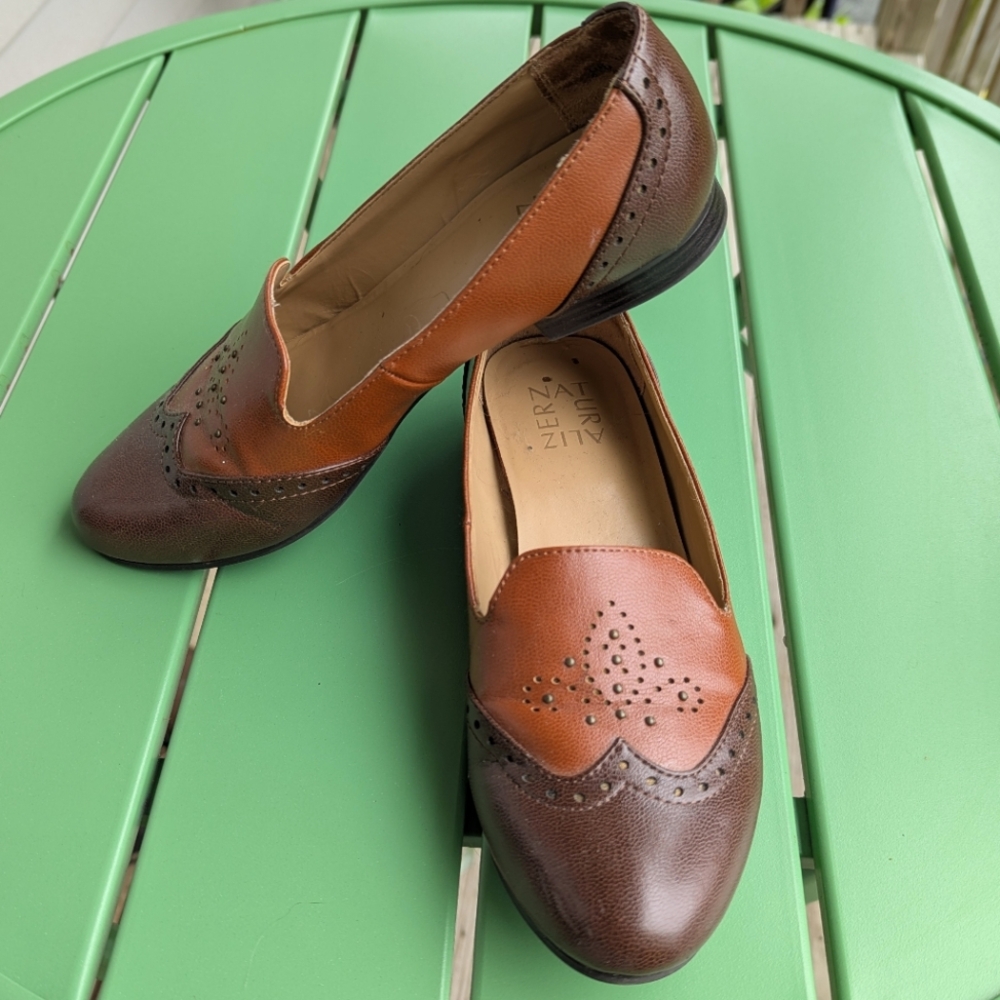 Two-tone Brown Naturalizer Brogue Flats (Women's 6.5)